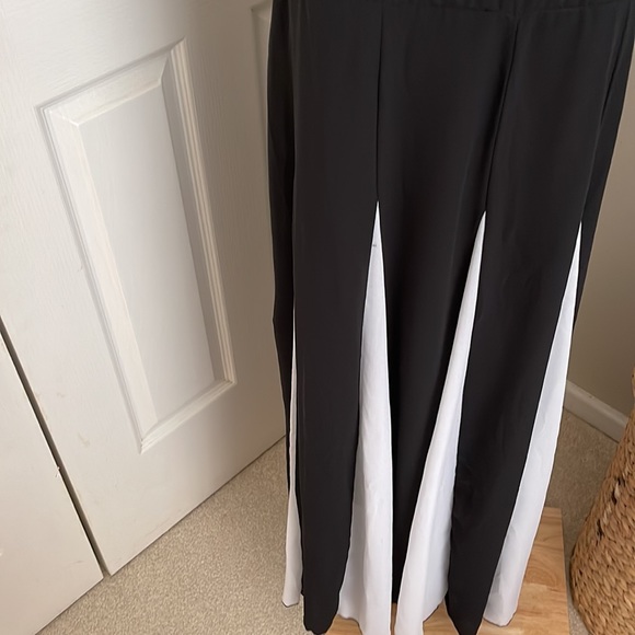 Black and white dress 👗 - Picture 4 of 13